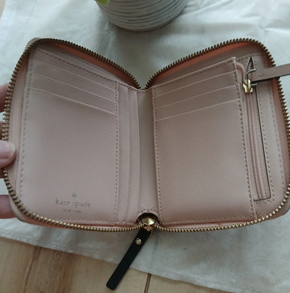 Kate Spade Blush Pale Pink & Black Wallet With Gold Accent! - Picture 2 of 8